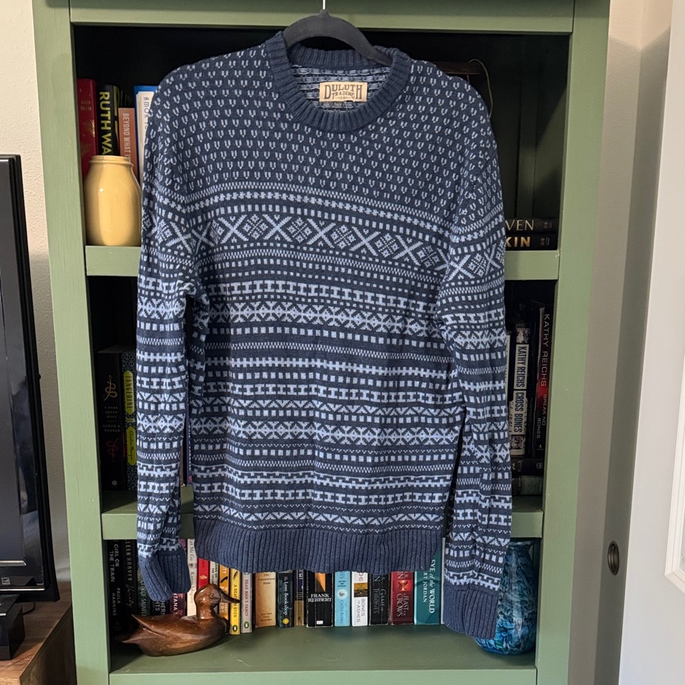 Duluth Trading Co Men's Navy and White Crewneck Sweater